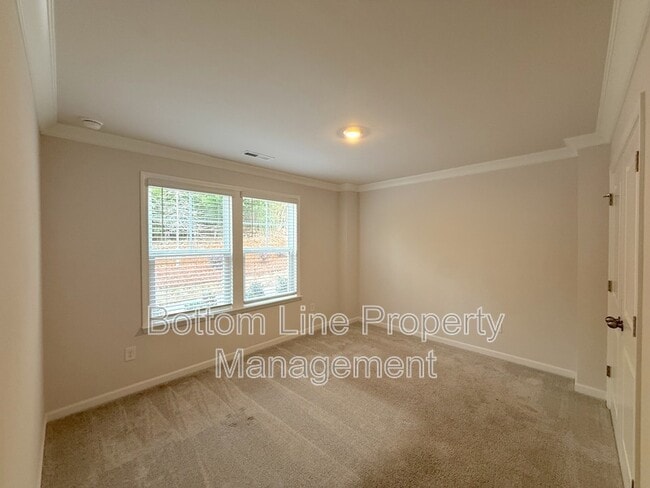 Building Photo - 7025 Running Spg Dr