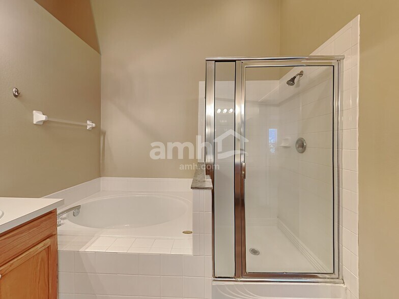 Building Photo - 10412 Soaring Eagle Dr