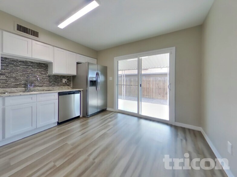 Building Photo - 1205 E Grove Cir