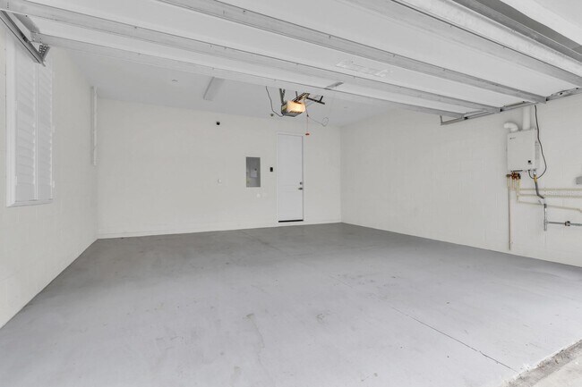 Building Photo - 474 Hazelnut Ct