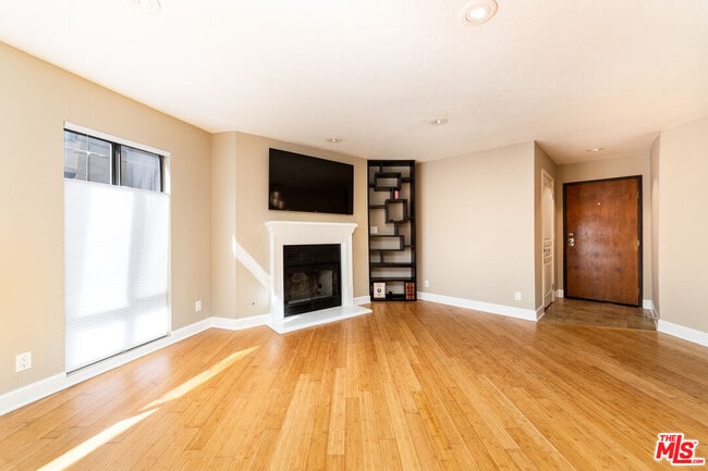 Building Photo - 1633 S Bentley Ave