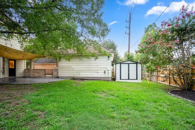 Building Photo - 16814 Windypine Dr
