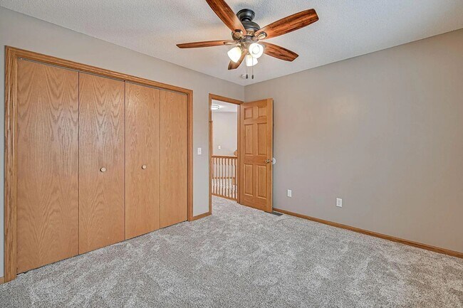 Building Photo - Spacious 4-Bed 4-Bath Home in Buffalo - Available 7/1!