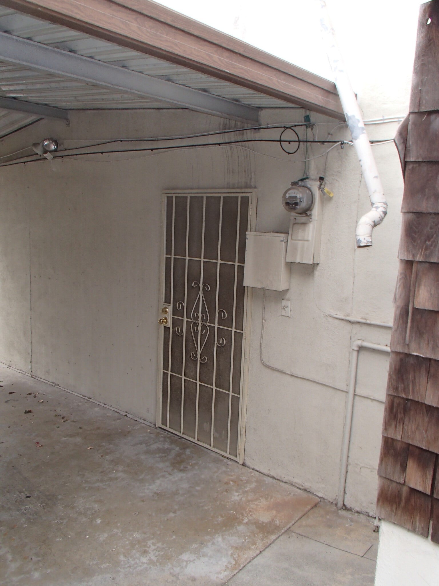 Studio Apartment Front Entrance - 11324 Biona Dr