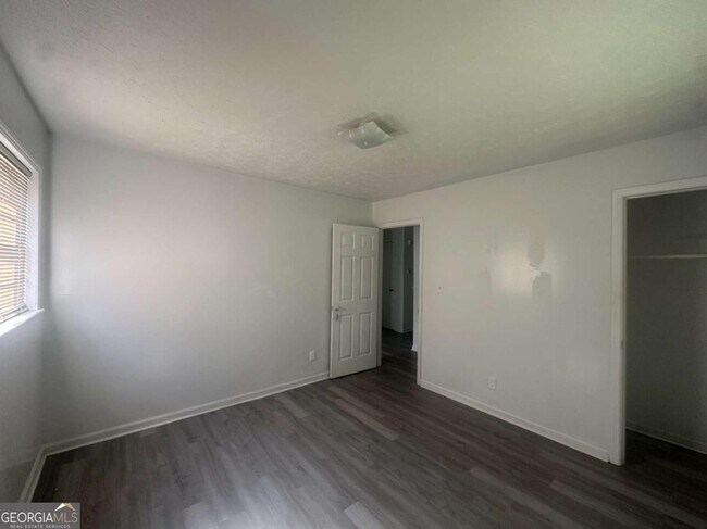 Building Photo - 1009 Pinecrest Dr