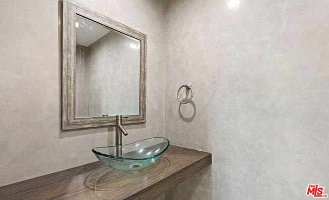 Building Photo - 14528 Killion St