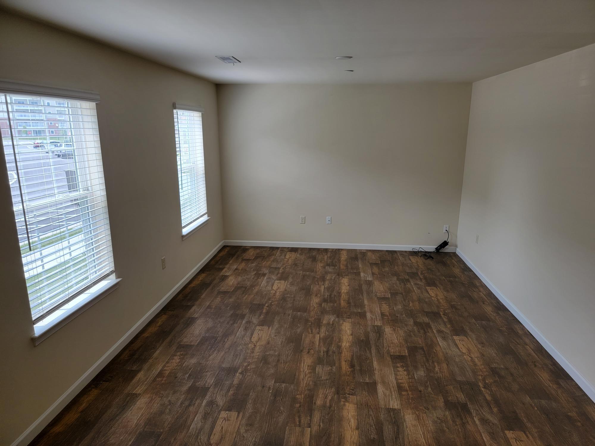 Building Photo - 726 Farmwood Ln