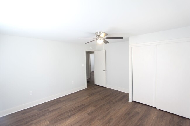 Building Photo - 3 Bedroom, 1 Bath! New on the Market and N...