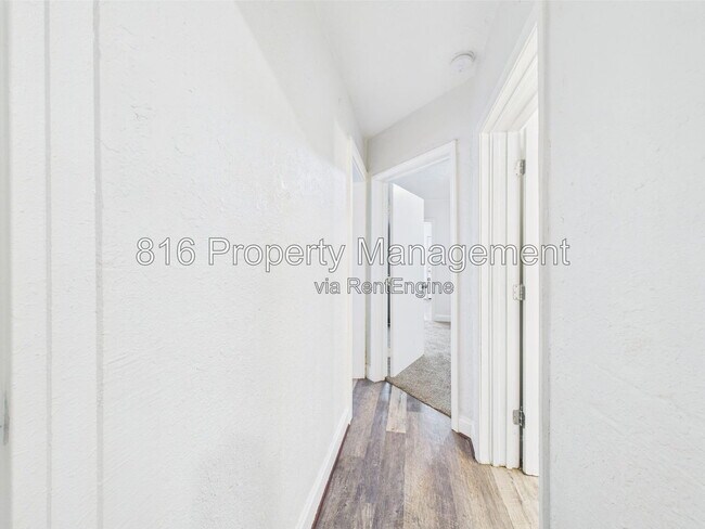 Building Photo - 5611 Olive St