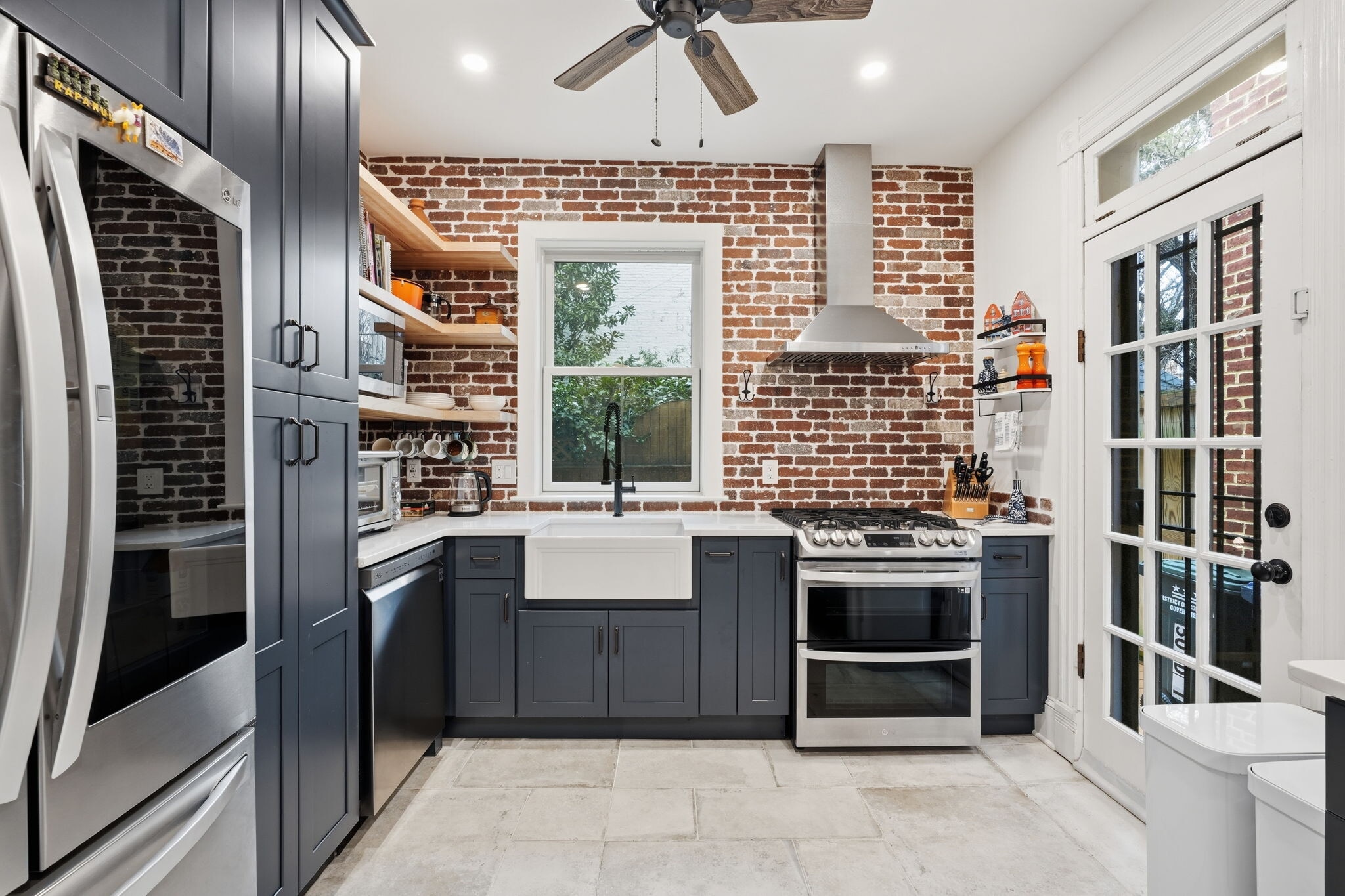 Building Photo - 502 D St NE