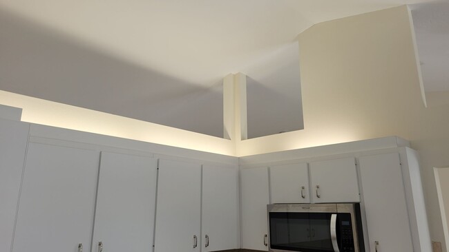 Building Photo - PENDING LEASE-Annual unfurnished 4/2 SFH i...