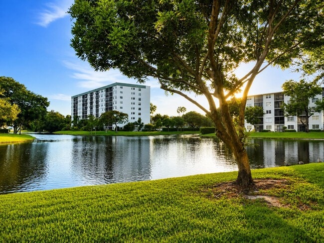 Building Photo - 2226 N Cypress Bend Dr