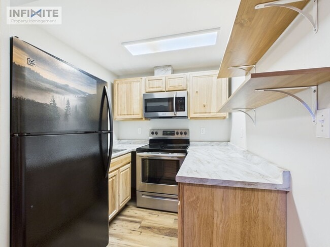 Building Photo - Spacious 4-Bedroom Apartment Just 4 Blocks from MSU!