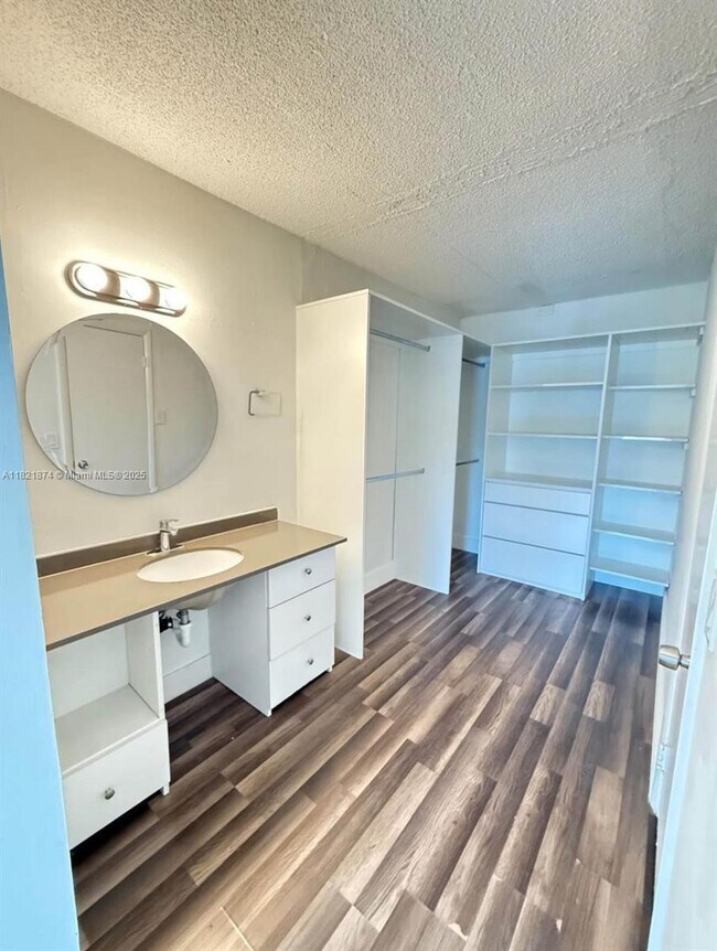 Building Photo - 14840 Naranja Lakes Blvd