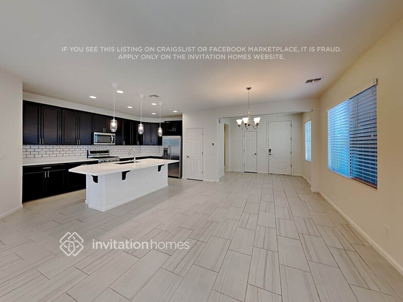 Building Photo - 712 S 201st Ln