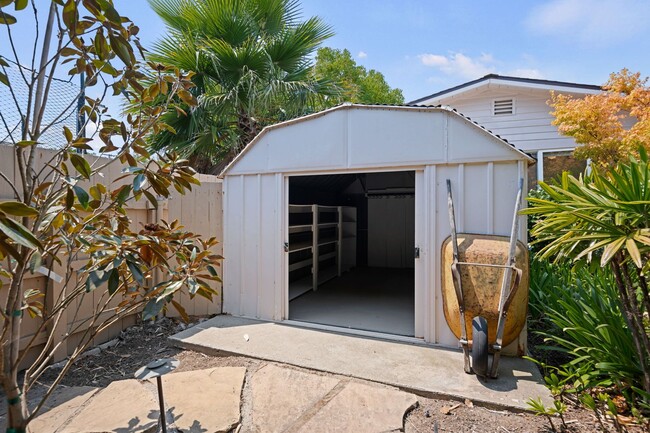 Building Photo - Charming One-Bedroom Retreat in Santa Barb...