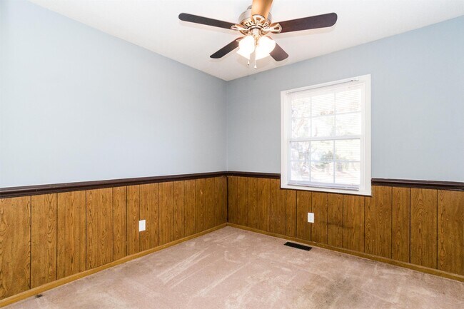 Building Photo - 108 Forestwood Dr