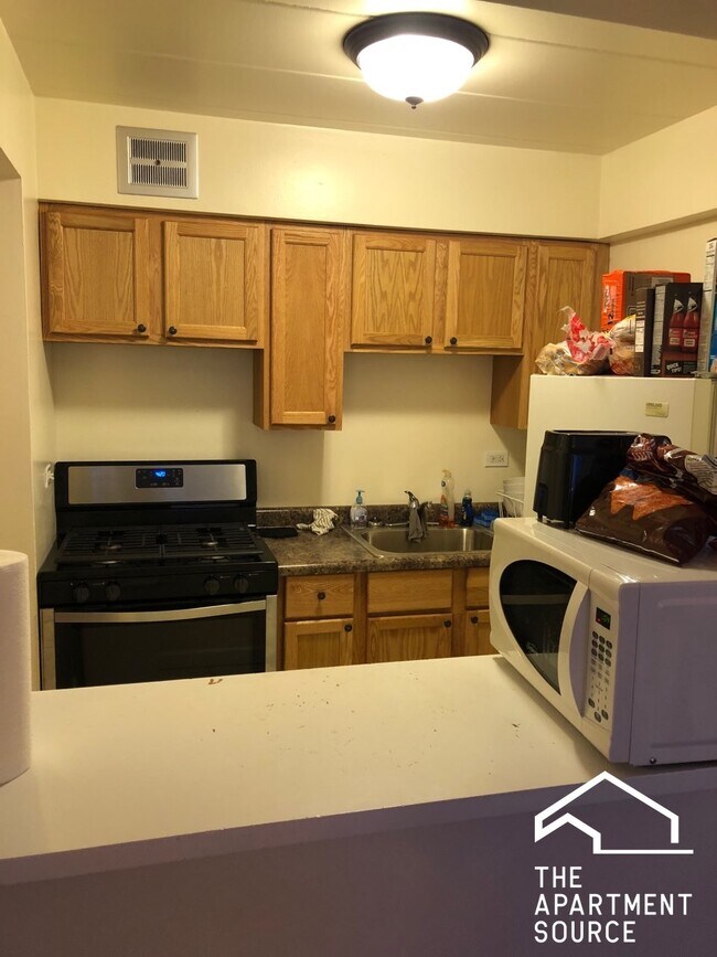 Building Photo - 6821 N Sheridan Rd