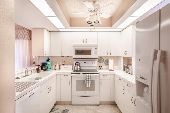 Building Photo - 821 Waterside Dr