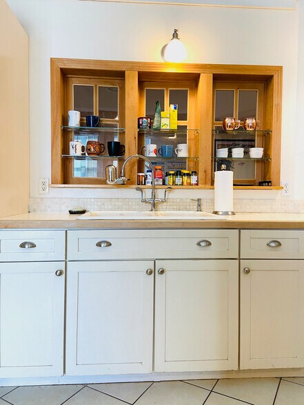 Building Photo - 145 Anderson St