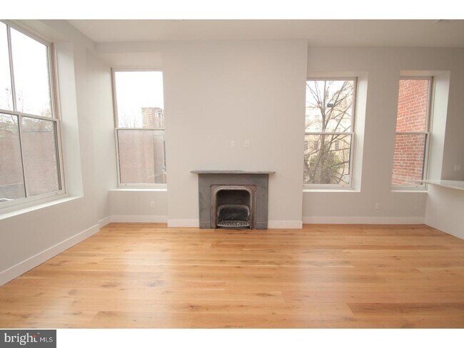Building Photo - 220 S 3rd St
