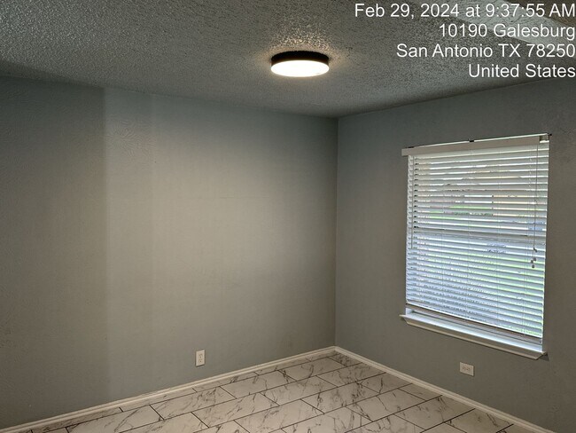 Building Photo - Comfort and Convenience Awaits YOU!