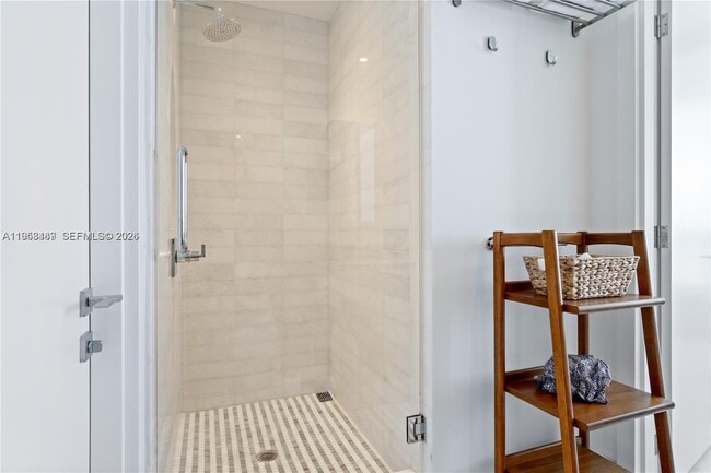 Building Photo - 700 NE 26th Terrace