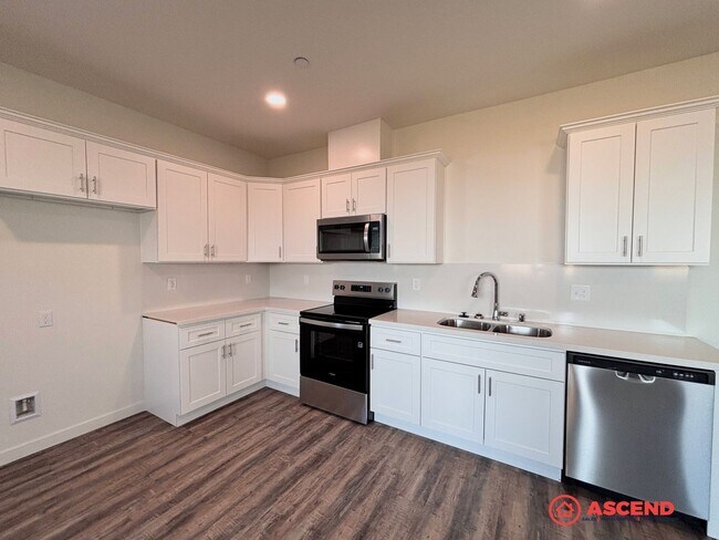 Building Photo - 6012 Curvy Hills Dr