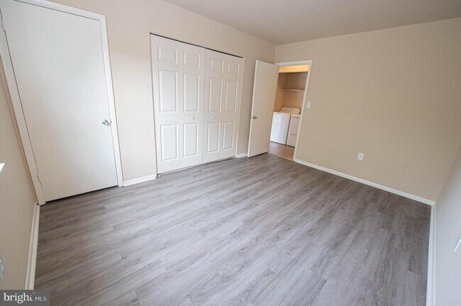 Building Photo - 810 College Ln