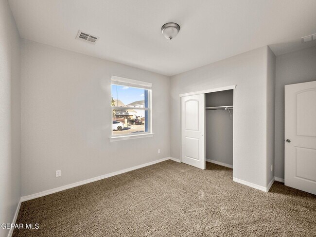 Building Photo - 5916 Hidden Acres Dr