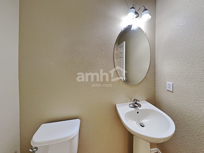 Building Photo - 8143 W Eagle Heart Ct