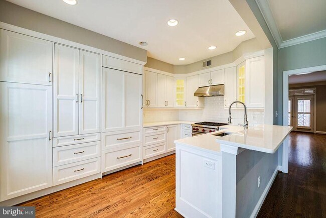 Building Photo - 819 Rivergate Pl