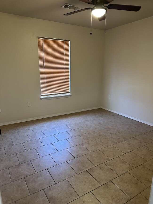 Building Photo - 3607 S Pocola Blvd