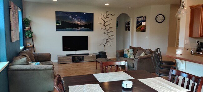 Building Photo - 2539 Jordan St