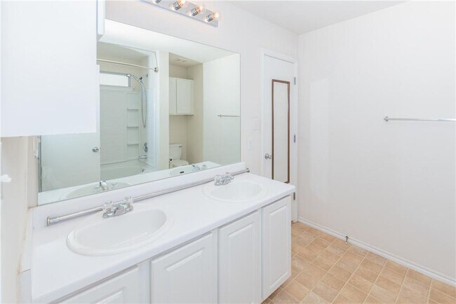 Building Photo - 232 Brandons Way