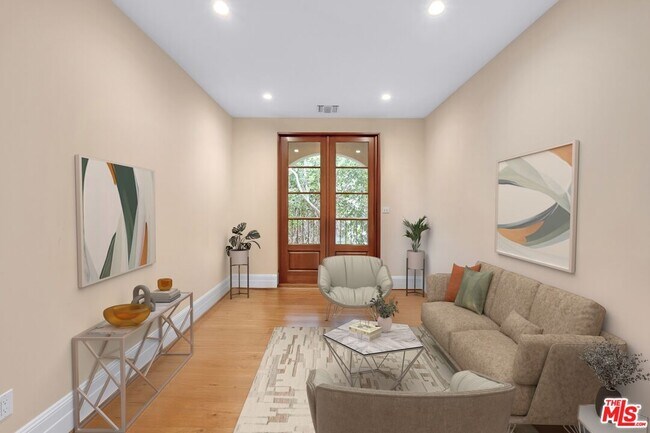 Building Photo - 1101 S Gretna Green Way