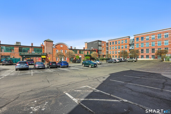 Building Photo - 10 Ann St