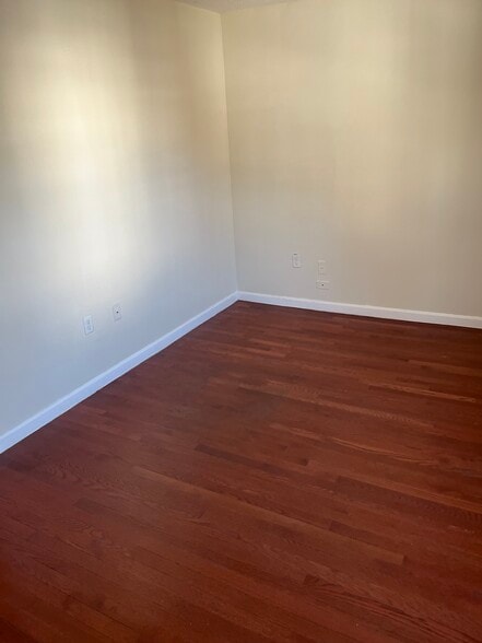 Second bedroom - 33 White St
