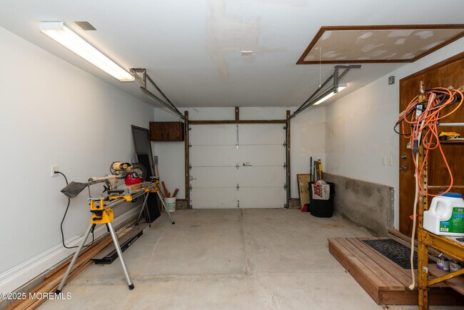 Building Photo - 813 Cable Dr