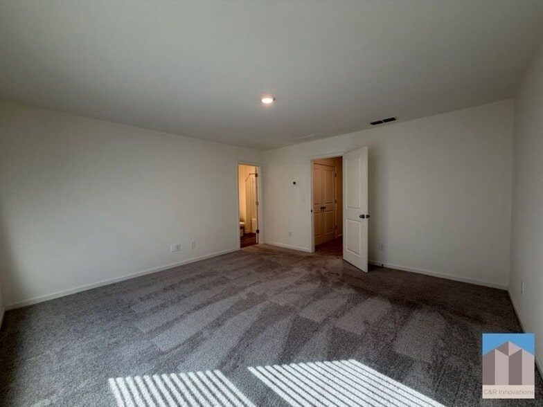 Building Photo - 3520 Condor Ct SW