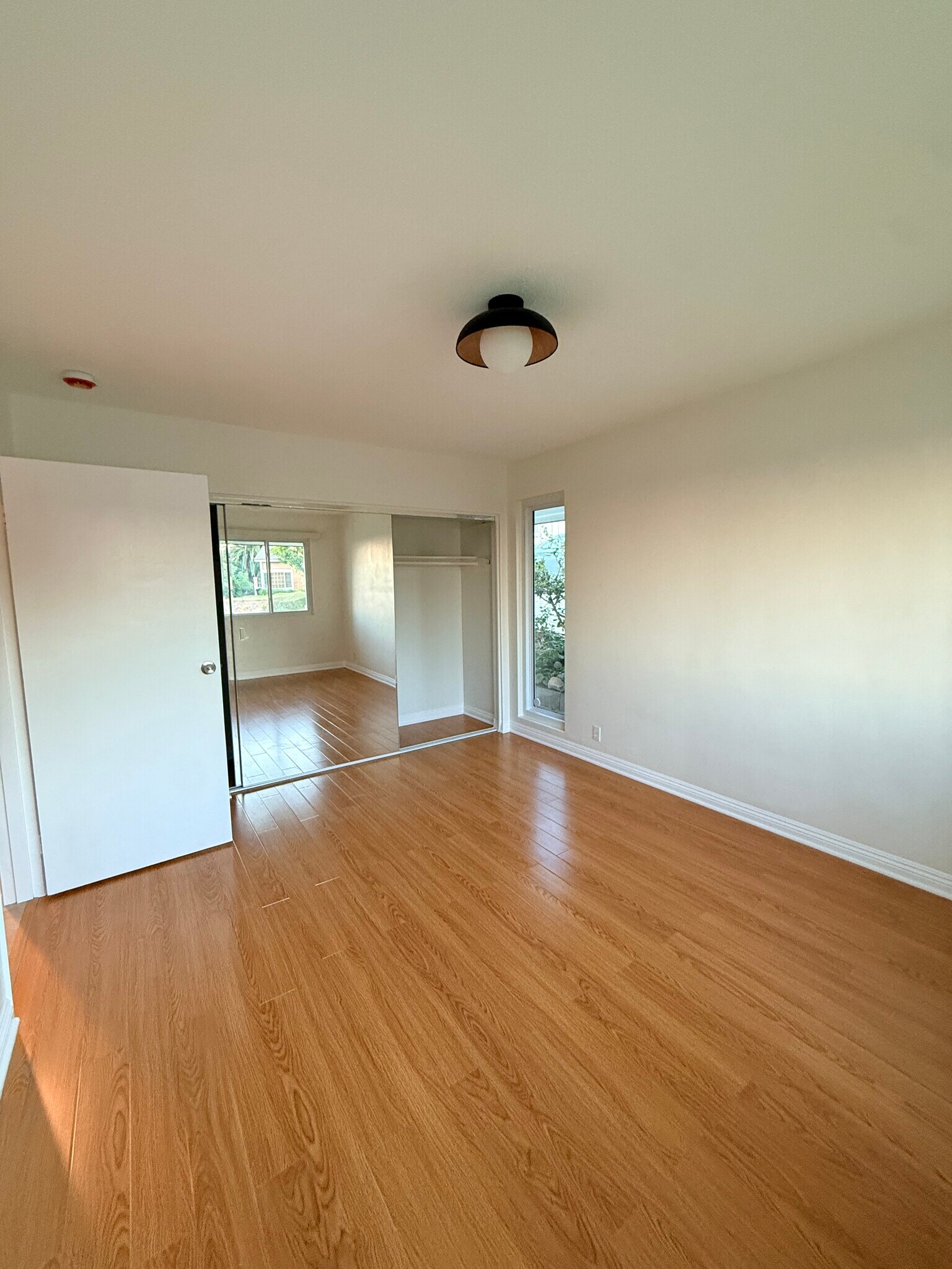 Building Photo - 410 N Canyon Blvd