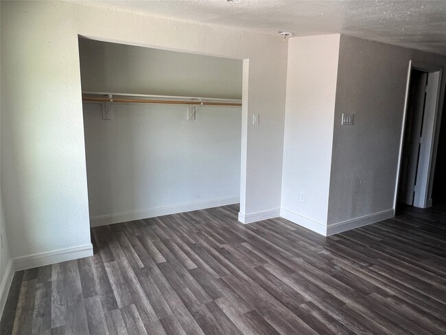 Building Photo - 201 Eastwood St