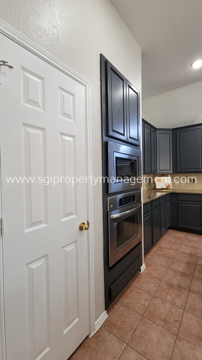 Building Photo - 1403 Lighthouse Ln