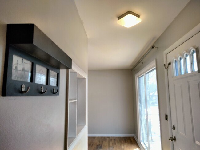 Entry - 1004 Gould Rd