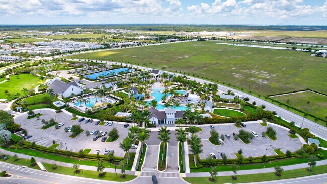 Building Photo - 15120 Wildwood Cir