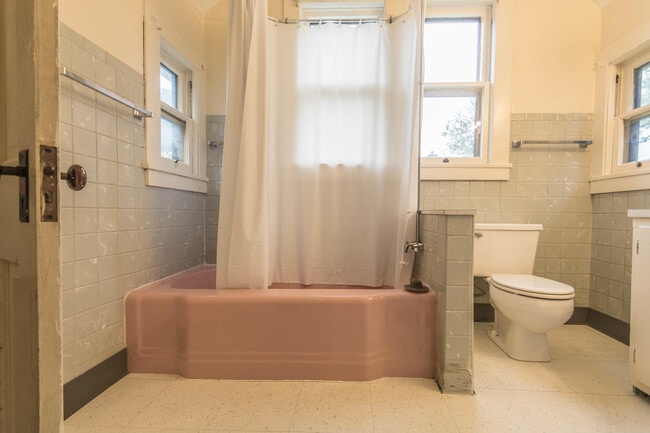 Upstairs bath - 715 E 10th St