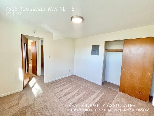 Building Photo - 7516 Roosevelt Way NE