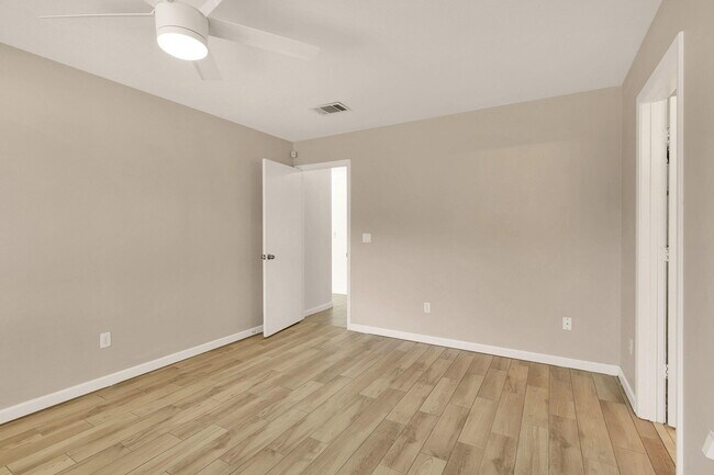 Building Photo - 1612 SE Cascella Ct