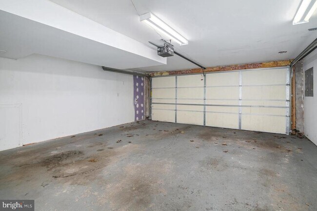 Building Photo - 2702 Cranston Rd