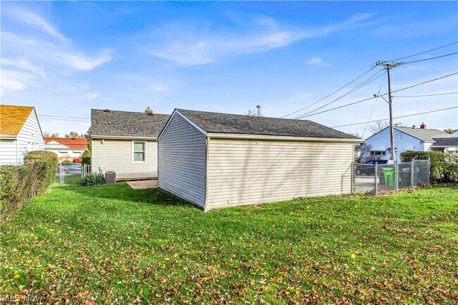 Building Photo - 9716 Alexander Rd